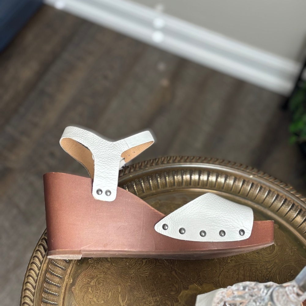 Lucky Brand white leather wedge size 8.5